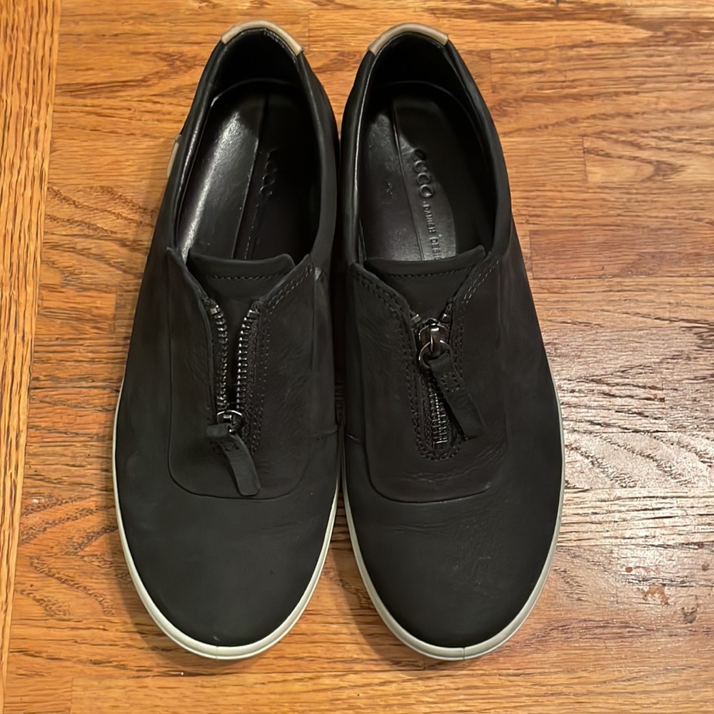 Women's ECCO black slip on with zipper sneakers. Size 8 - Picture 3 of 10